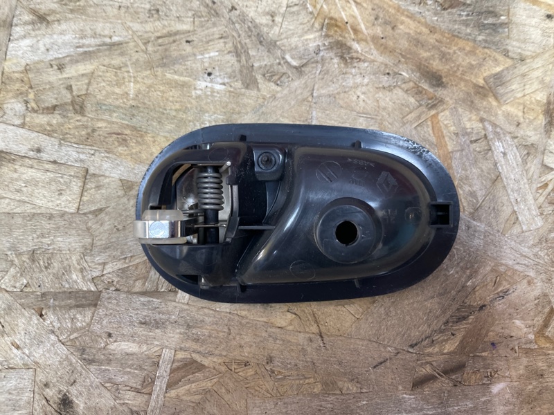 Внутренняя  ручка двери