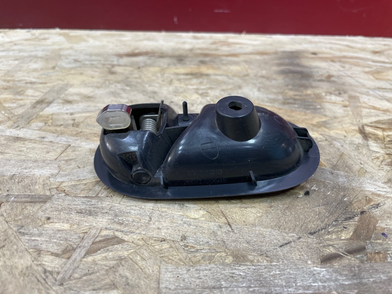 Внутренняя  ручка двери