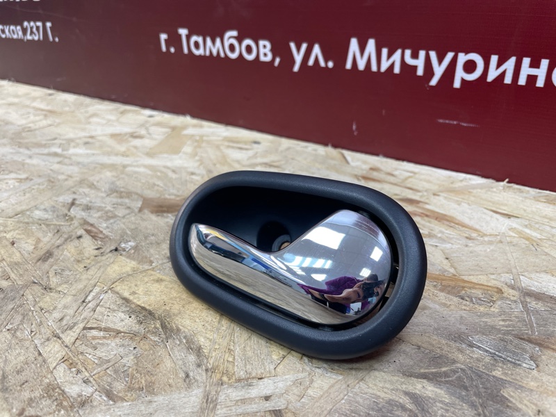 Внутренняя  ручка двери