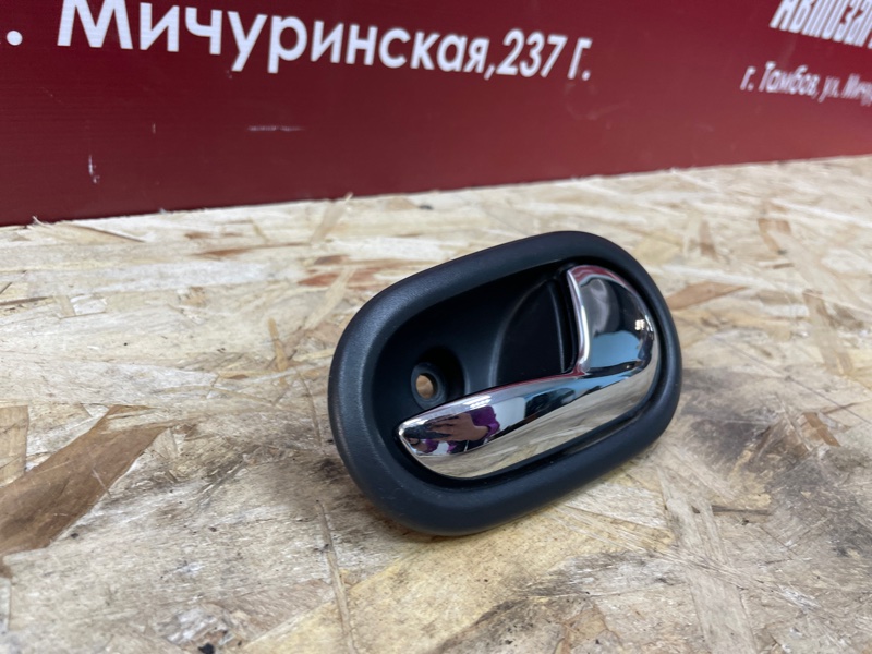 Внутренняя  ручка двери