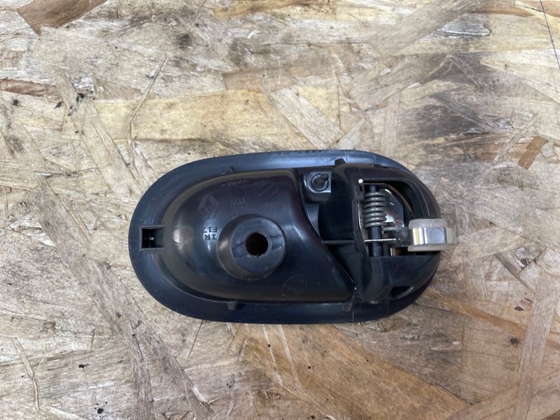 Внутренняя  ручка двери