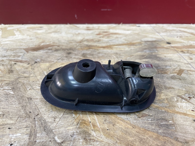 Внутренняя  ручка двери