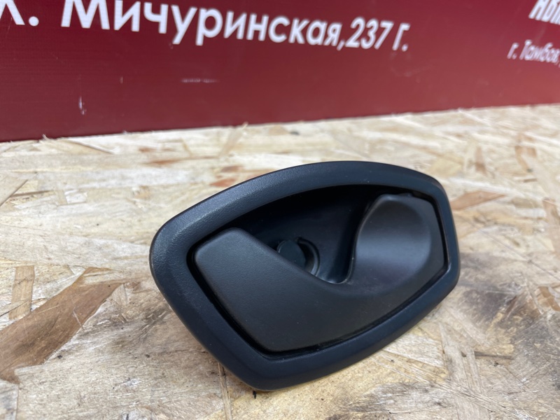 Внутренняя  ручка двери