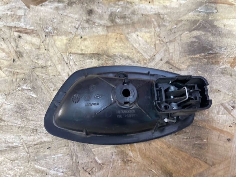 Внутренняя  ручка двери