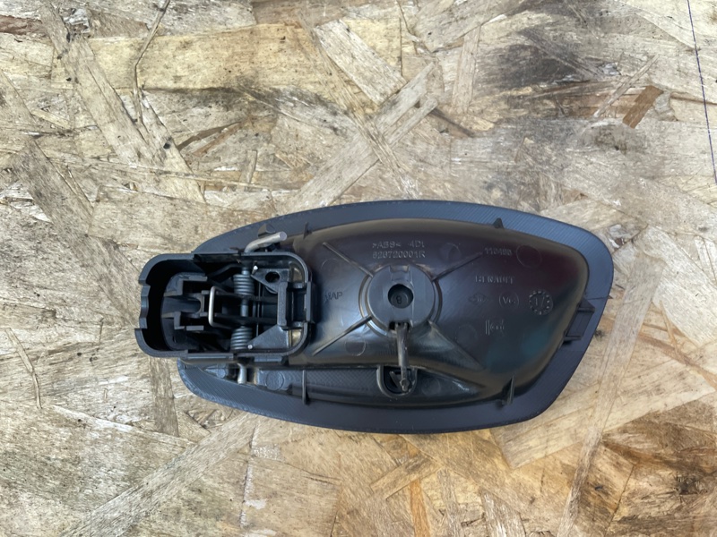 Внутренняя ручка     двери