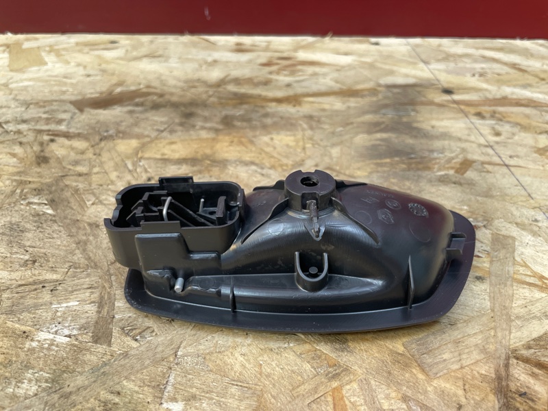 Внутренняя ручка     двери