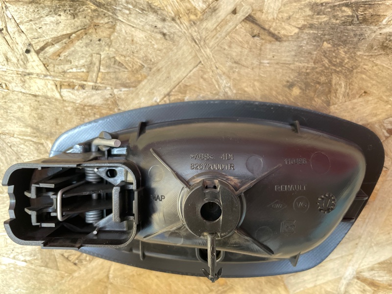 Внутренняя ручка     двери