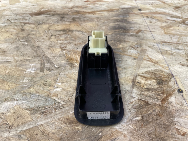 Кнопка стеклоподъемника