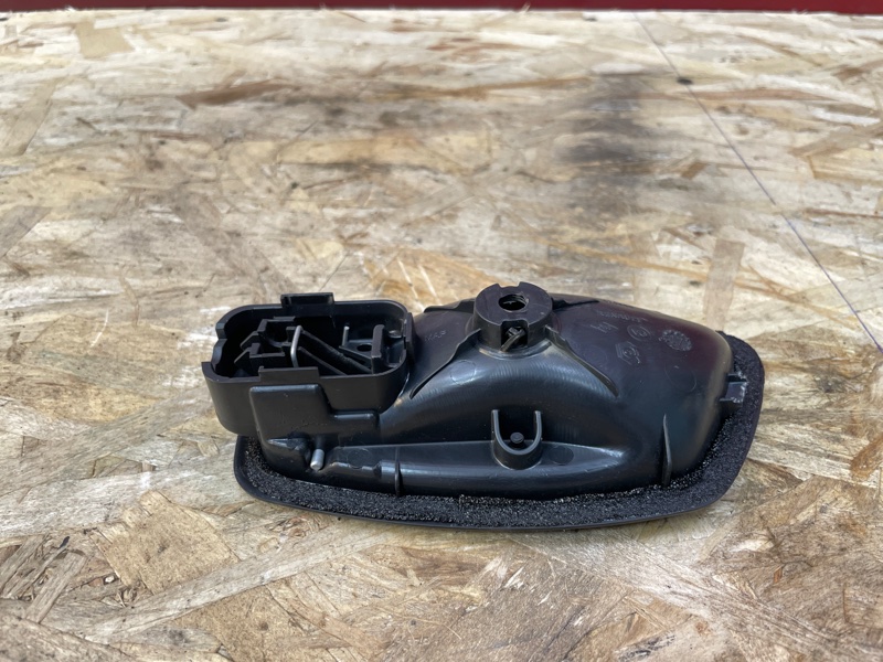 Внутренняя ручка     двери