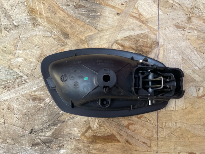 Внутренняя ручка     двери