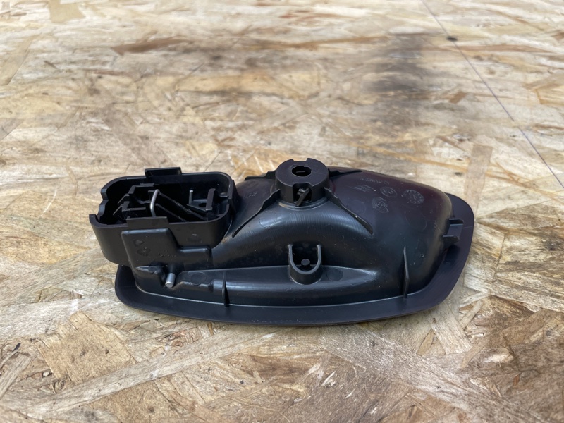 Внутренняя ручка     двери