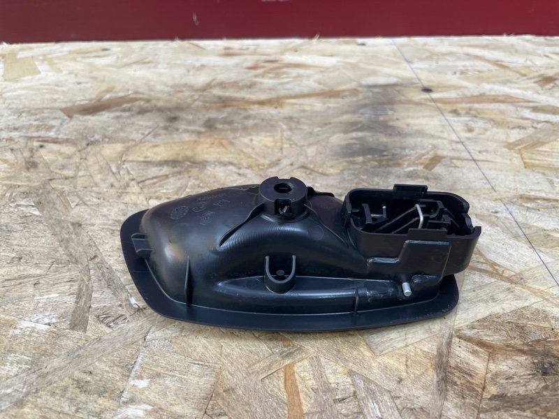 Внутренняя ручка     двери