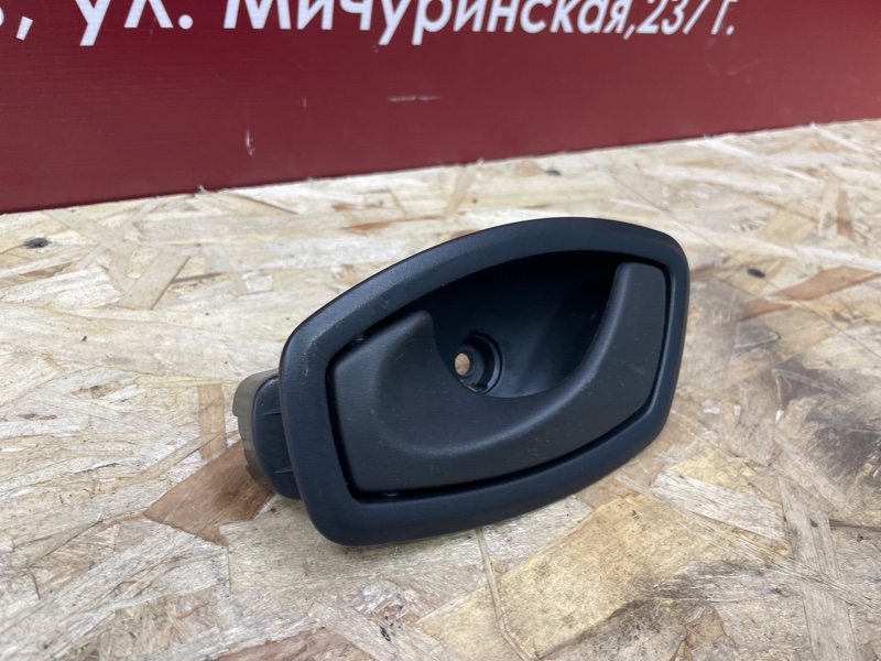 Внутренняя  ручка двери