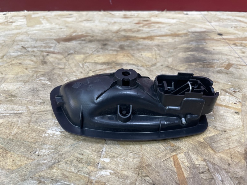 Внутренняя  ручка двери