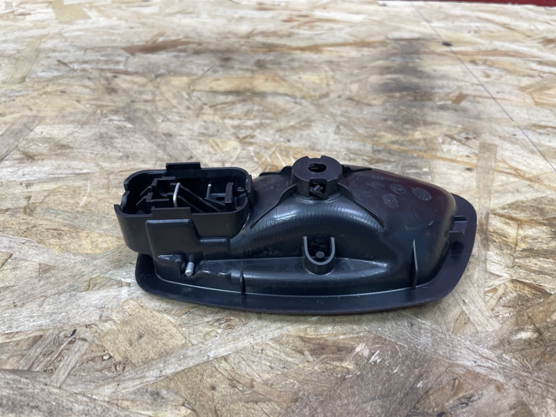 Внутренняя  ручка двери