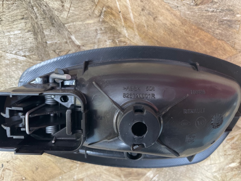 Внутренняя  ручка двери