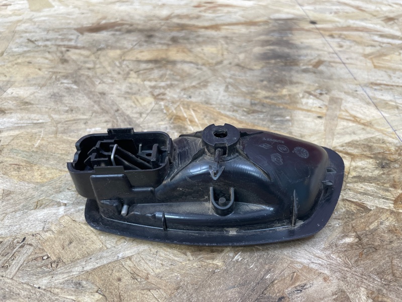 Внутренняя ручка     двери