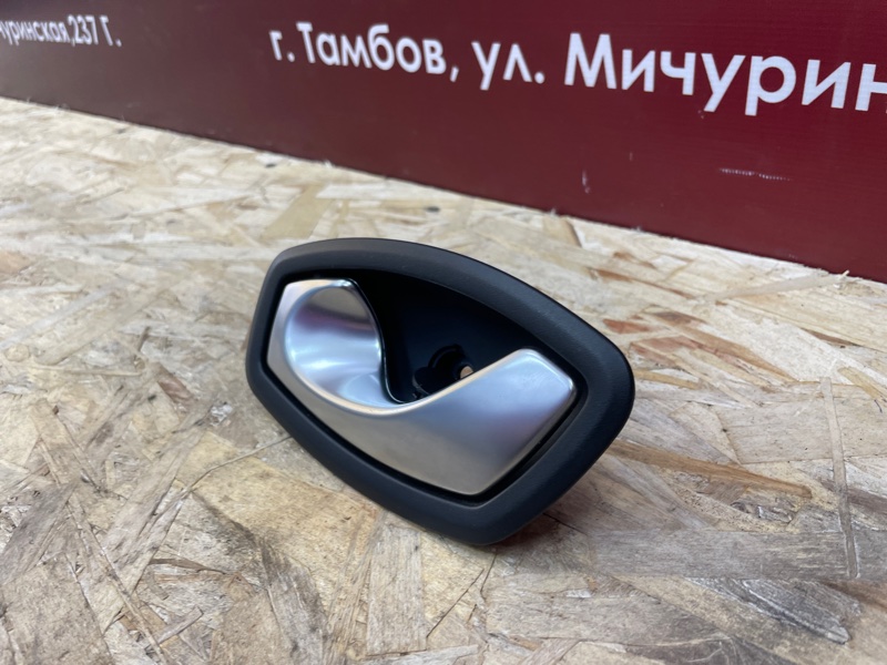 Внутренняя  ручка двери