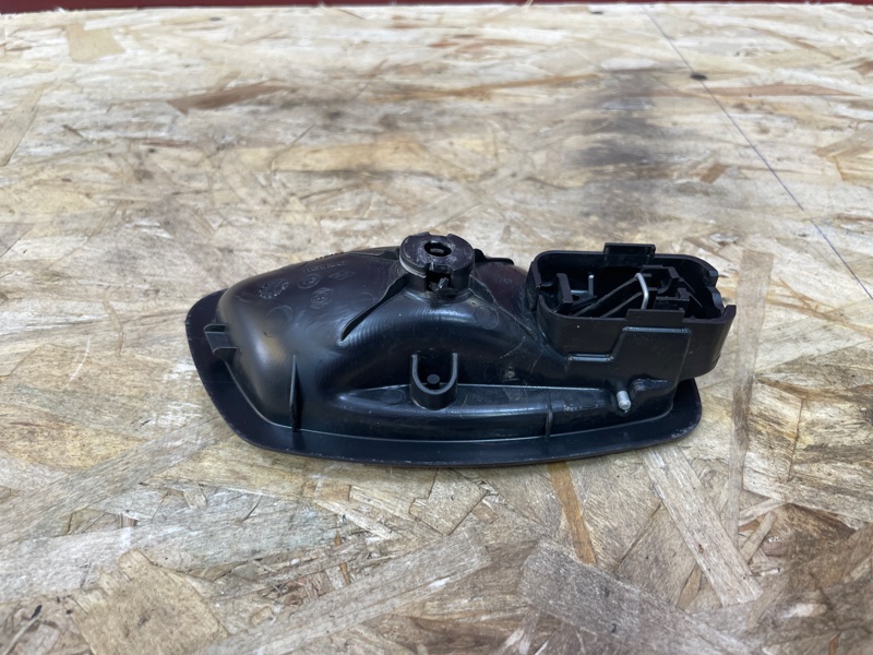 Внутренняя ручка     двери