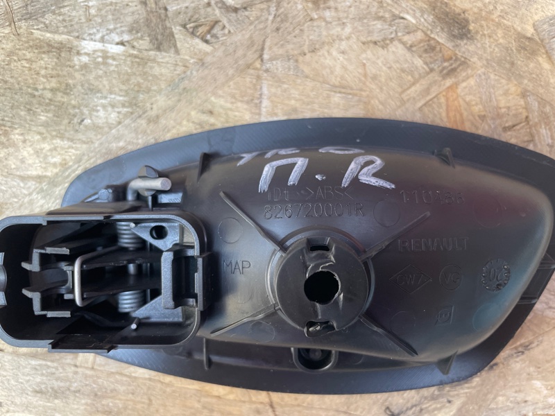 Внутренняя ручка     двери