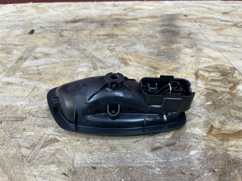 Внутренняя ручка     двери