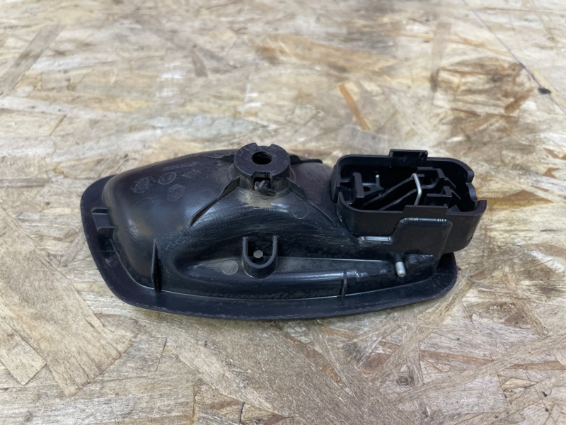 Внутренняя ручка     двери