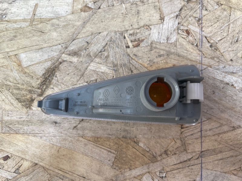 Повторитель поворота в крыло