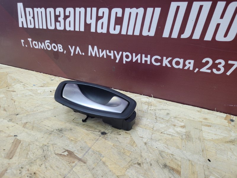 внутренняя ручка двери