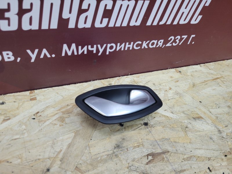 внутренняя ручка двери