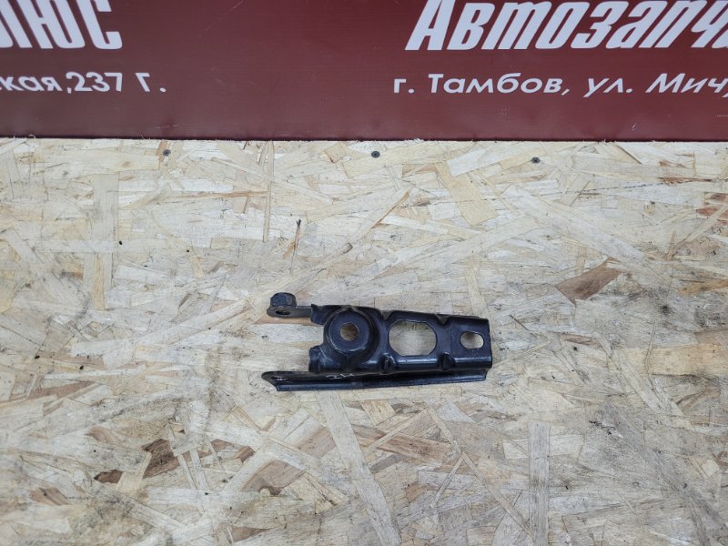 Кронштейн  опоры двигателя