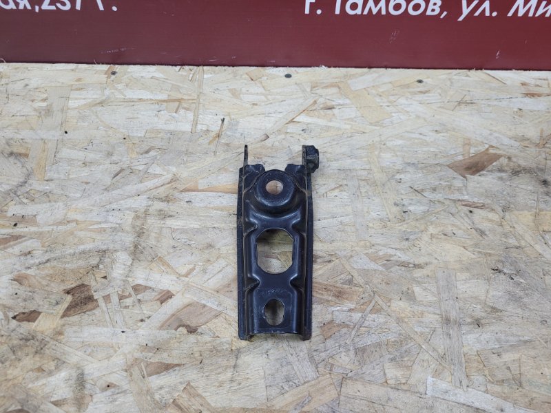 Кронштейн  опоры двигателя