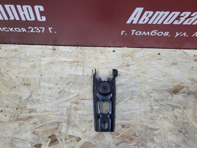 Кронштейн опоры двигателя