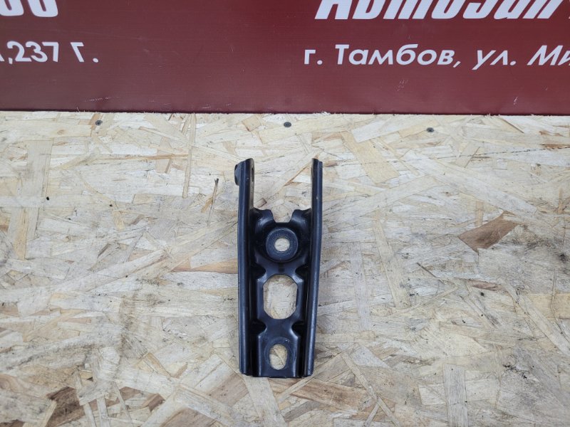 Кронштейн опоры двигателя