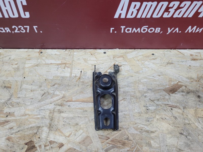 Кронштейн опоры двигателя