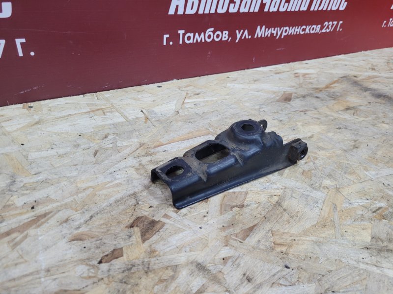 Кронштейн опоры двигателя