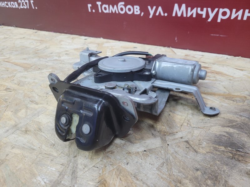 Замок крышки багажника