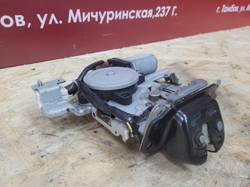 Замок крышки багажника