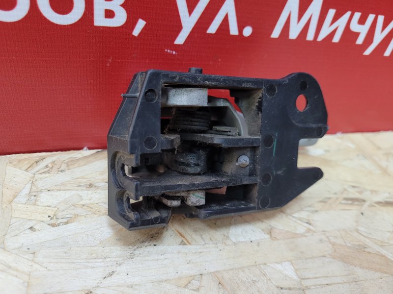 Внутренняя  ручка двери