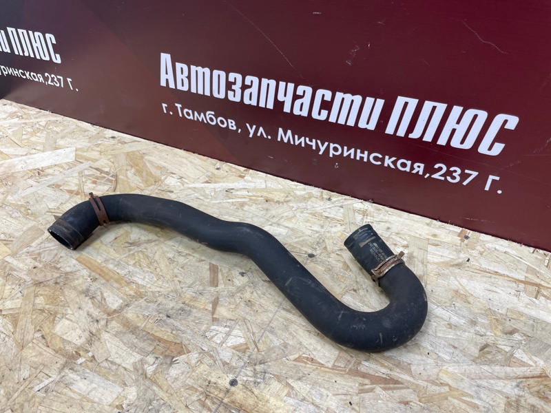 Верхний патрубок радиатора