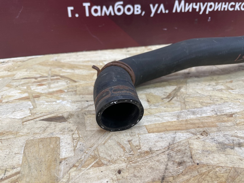 Верхний патрубок радиатора