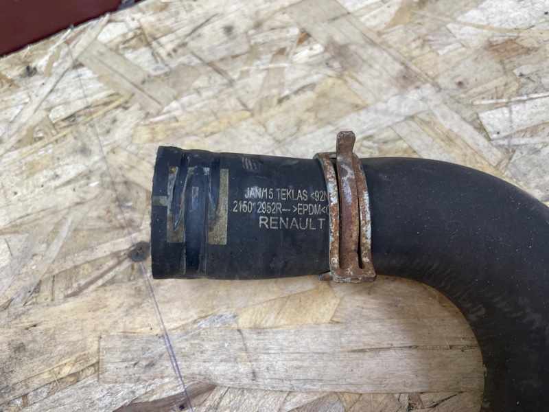 Верхний патрубок радиатора