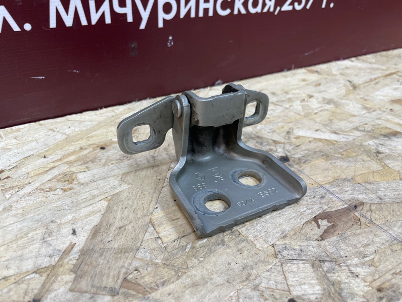 Петля двери