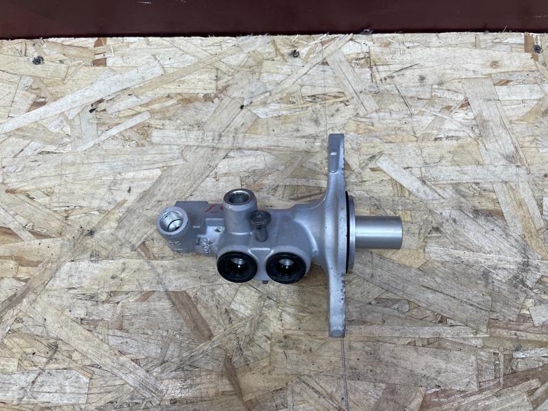 Главный тормозной цилиндр