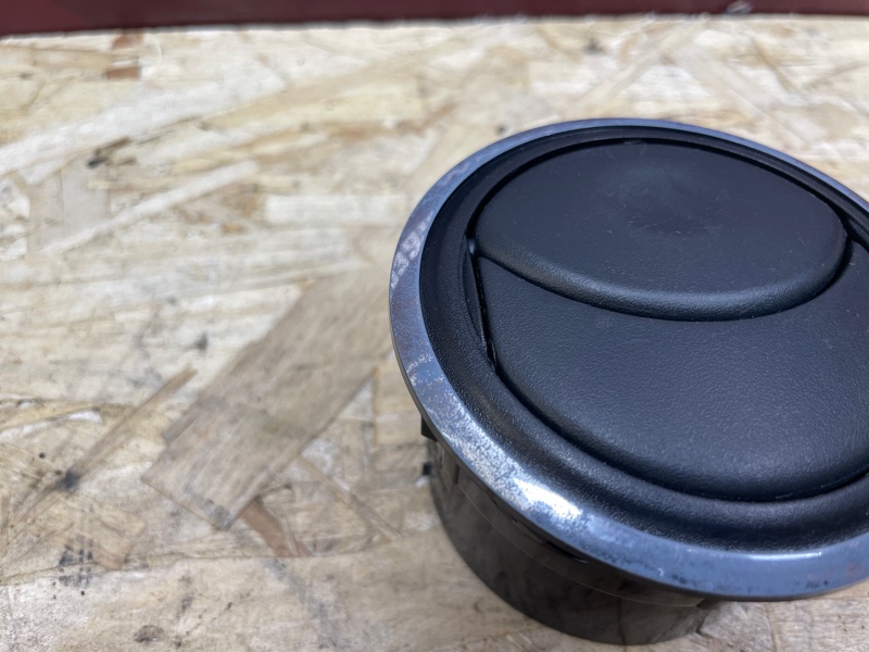 Воздушный дефлектор салона