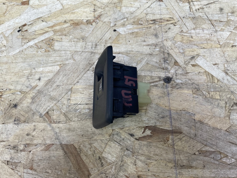 Кнопка стеклоподъемника