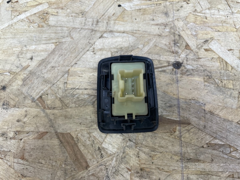 Кнопка стеклоподъемника