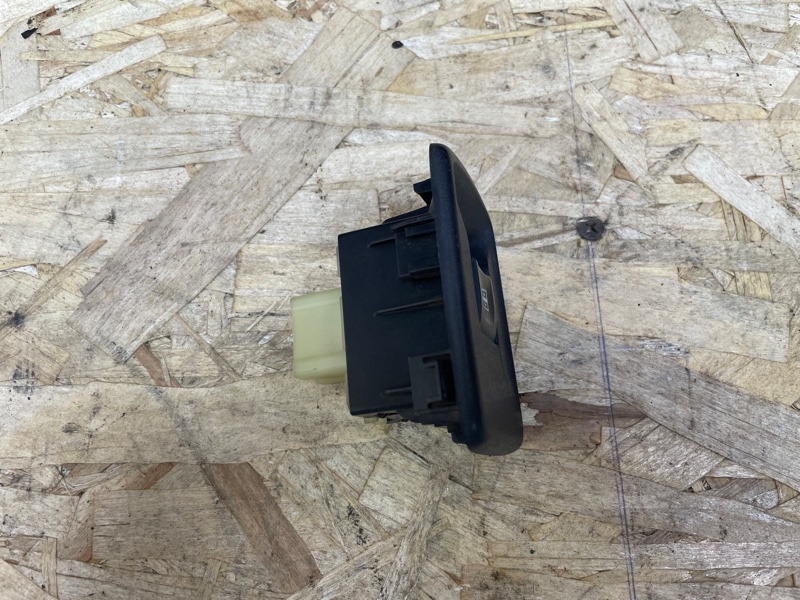 Кнопка стеклоподъемника