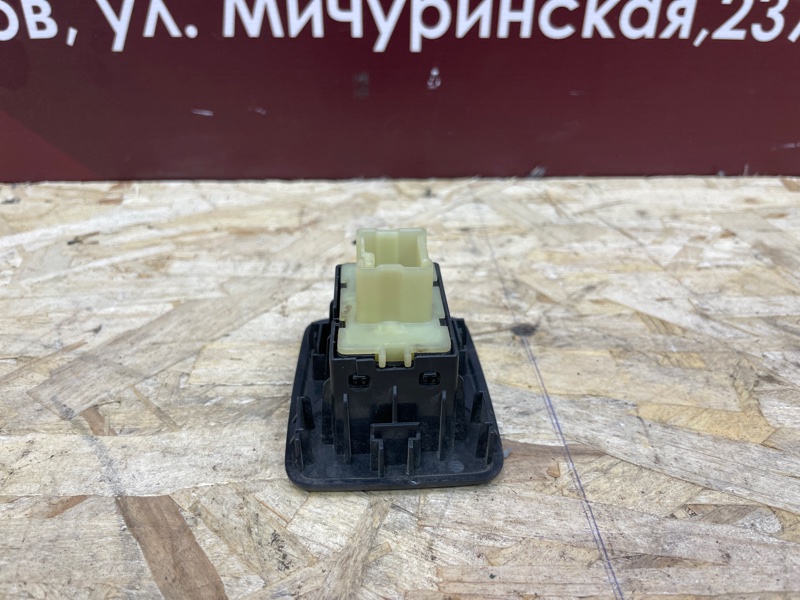 Кнопка стеклоподъемника