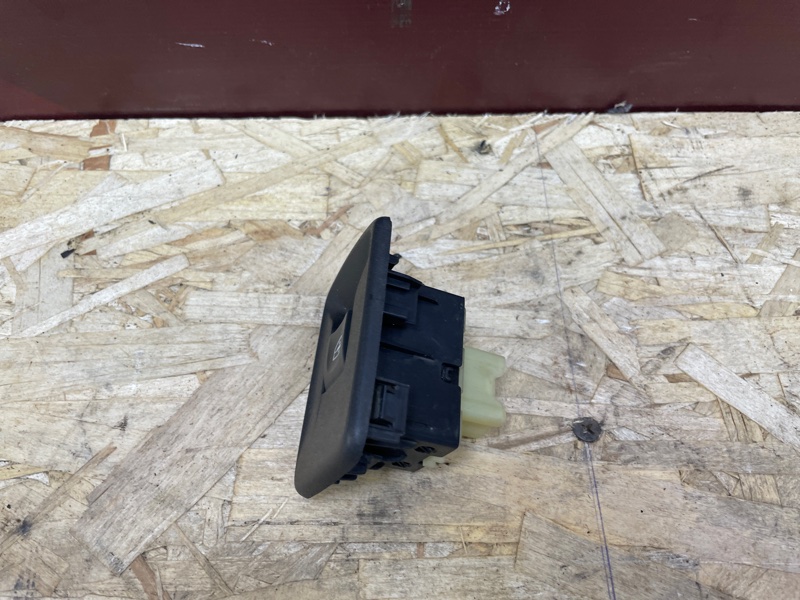 Кнопка стеклоподъемника