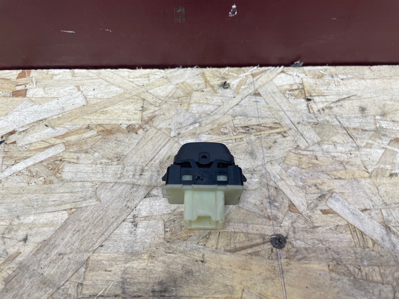 Кнопка стеклоподъемника